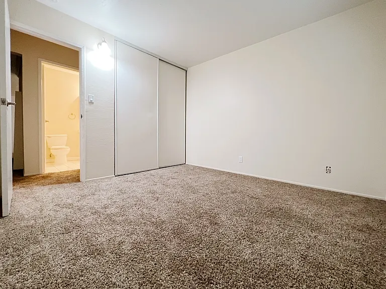 Vernon Apartments — Photo 19