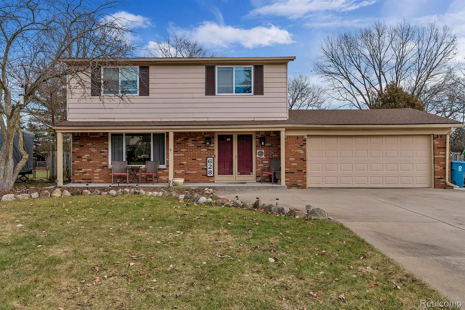 628 E Oxhill Dr photo 1