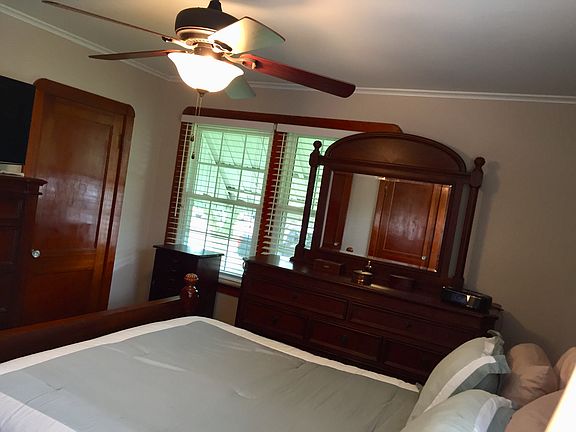 3rd image of 217 Harang Ave