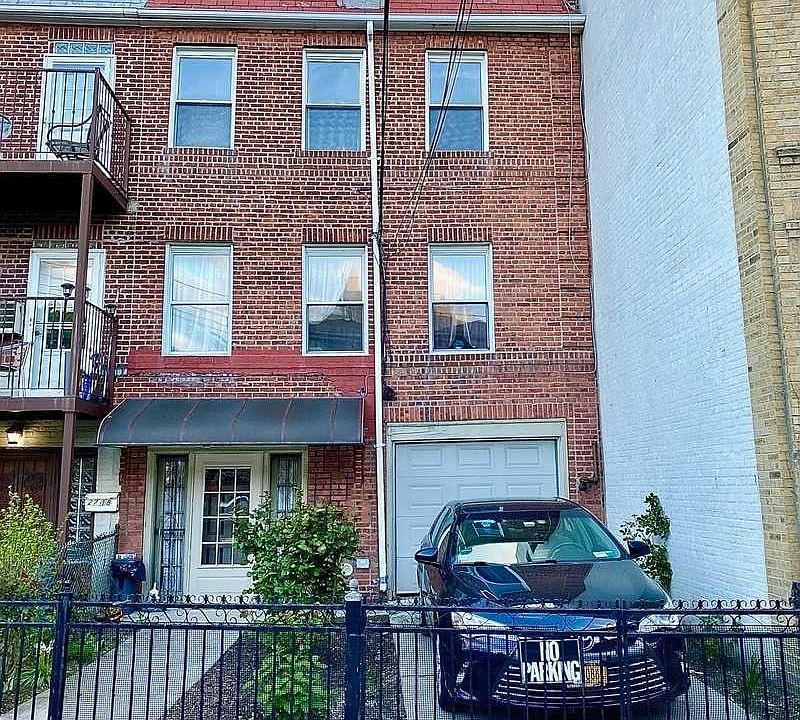 1st image of 2716 Newtown Ave