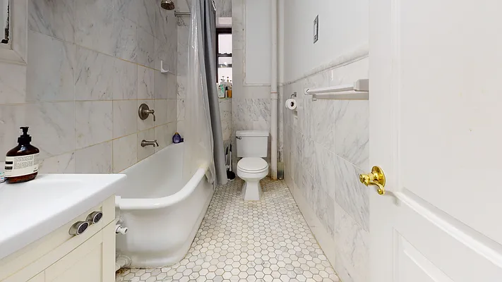 Rented by Bond New York | media 33