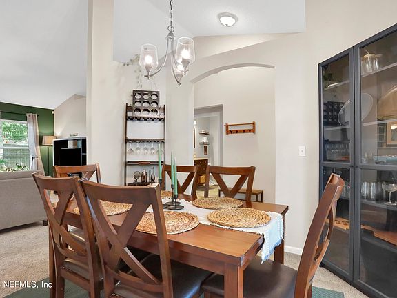 5th image of 157 MAYALL Drive W