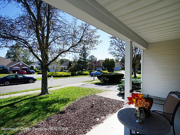 4th image of 36 Goldensprings Drive