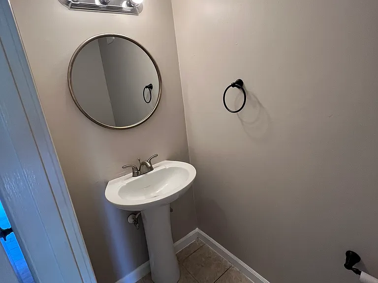 1956 Cambridge Dr — Photo 14