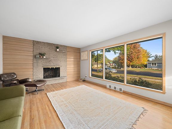 4th image of 2025 W 20th St