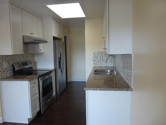 3rd image of 407 Pinehurst Ave