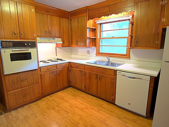 4th image of 1422 Sherrill Blvd