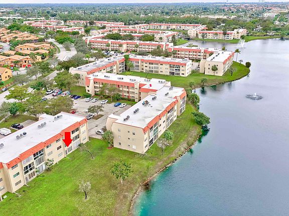 5th image of 3051 Sunrise Lakes Drive #102