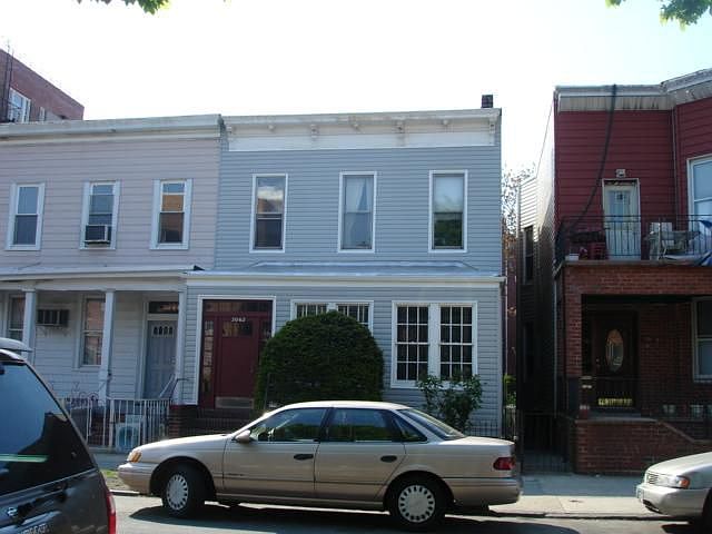 1st image of 3062 32nd St