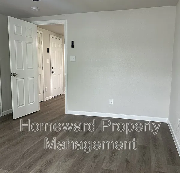 407 N Justin Ave #D — Photo 4