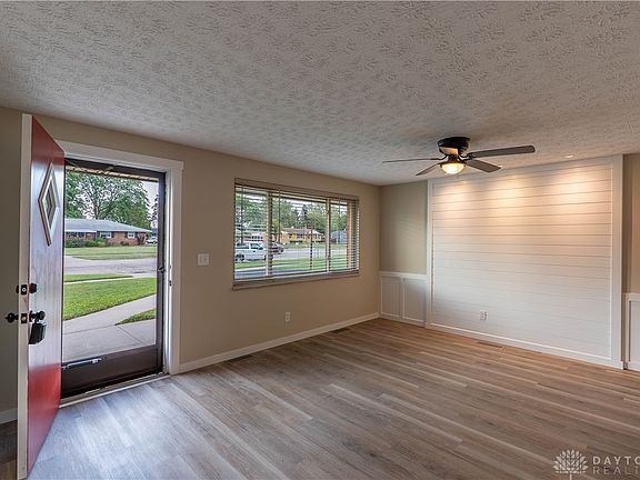 4th image of 908 Pool Ave