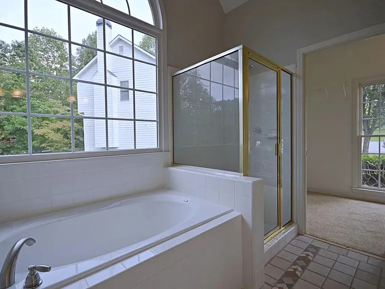 305 Lismore Ter — Photo 11