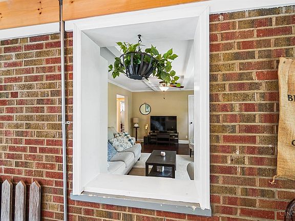 5th image of 9882 Skyridge Dr