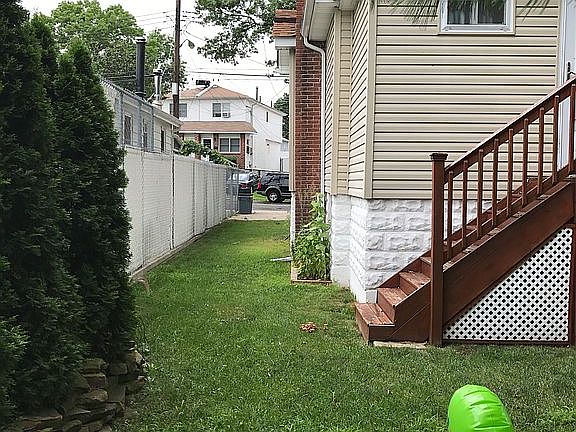 3rd image of 120 King St