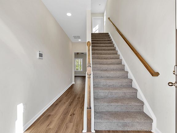 4th image of 507 Barbican Pl