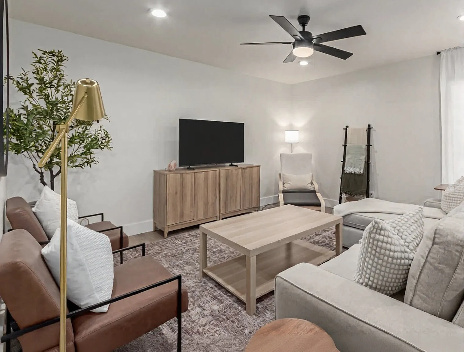 3 bed, 2.0 bath, 1496 sqft, $10,168 — Photo 2