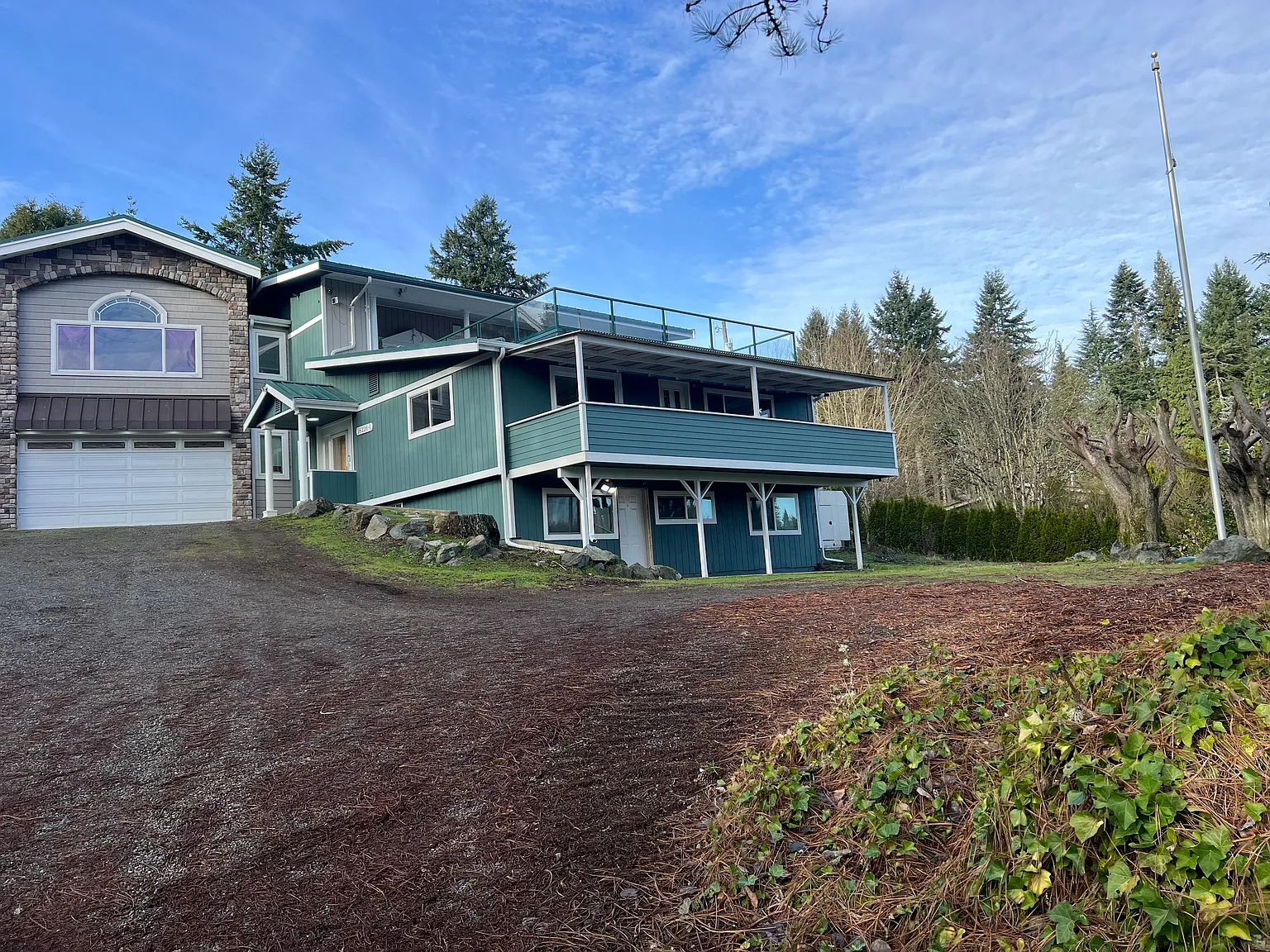 16226 Larch Way — Photo 1