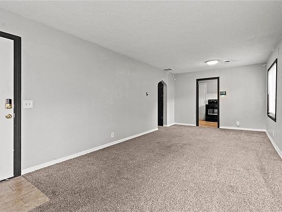 5th image of 1221 S Hardy Ave