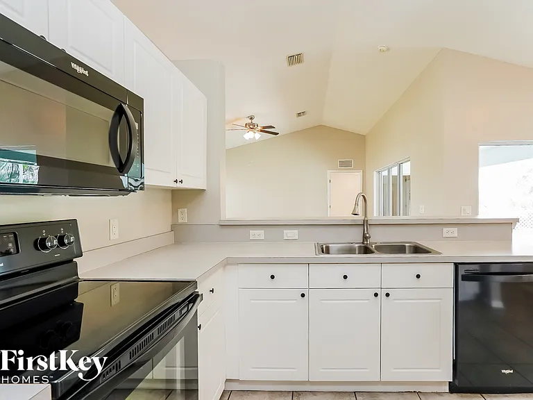 2215 NW 23rd St — Photo 6