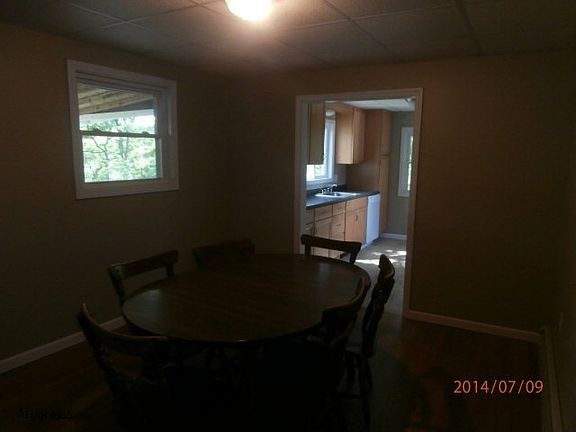 3rd image of 90 Linda Ave