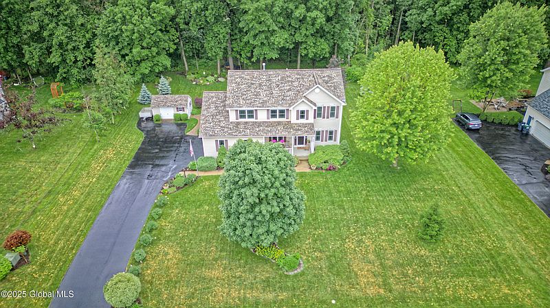 3rd image of 75 Blue Jay Way