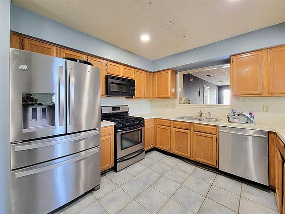 5th image of 7402 Cavesson Dr