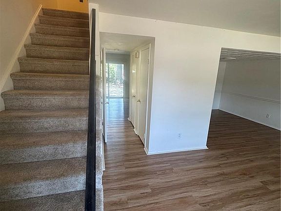2nd image of 811 Cathedral Dr