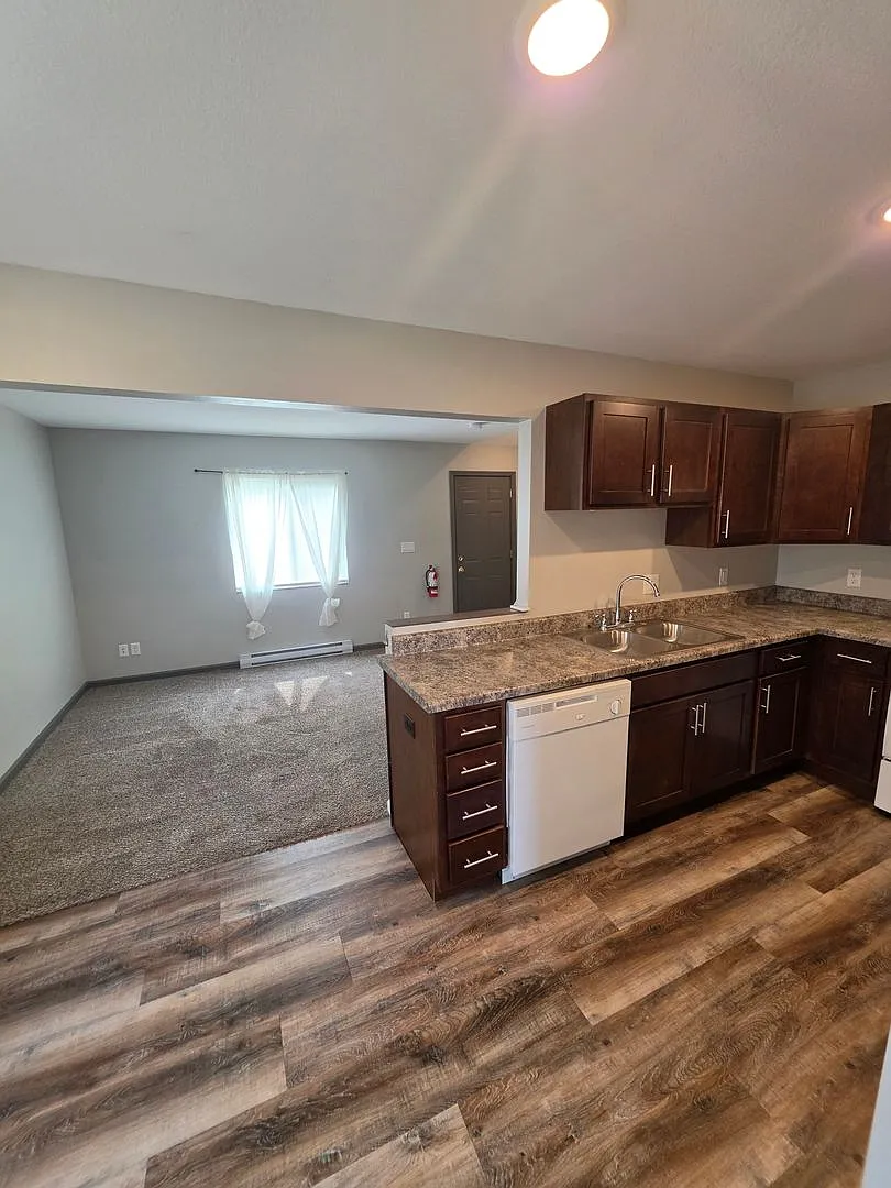 610 NY Ave — Photo 2
