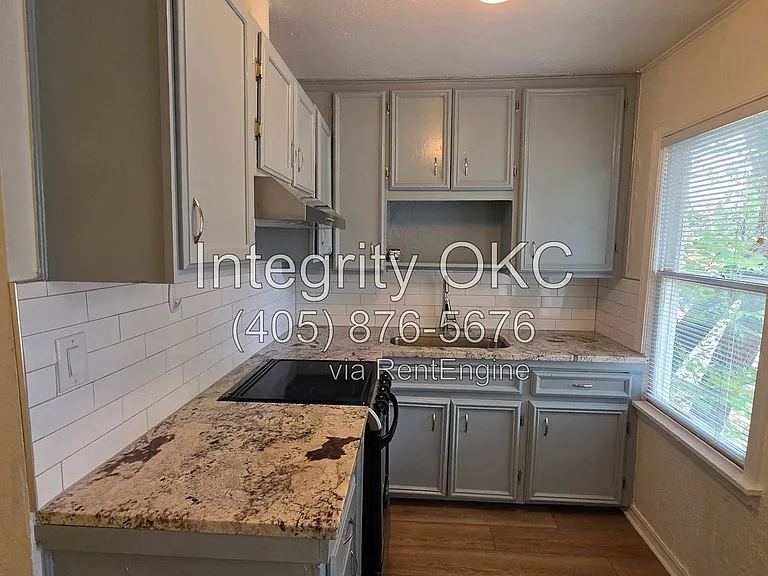 2816 N Walker Ave — Photo 6