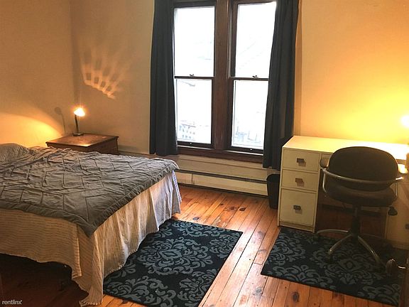 Bedroom 2 (2nd floor)