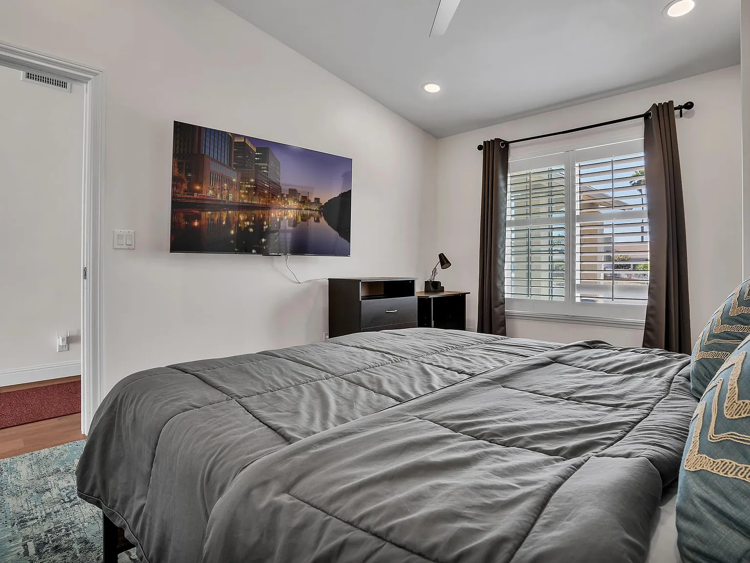 4 bed, 2100 sqft, $1,250 — Photo 3