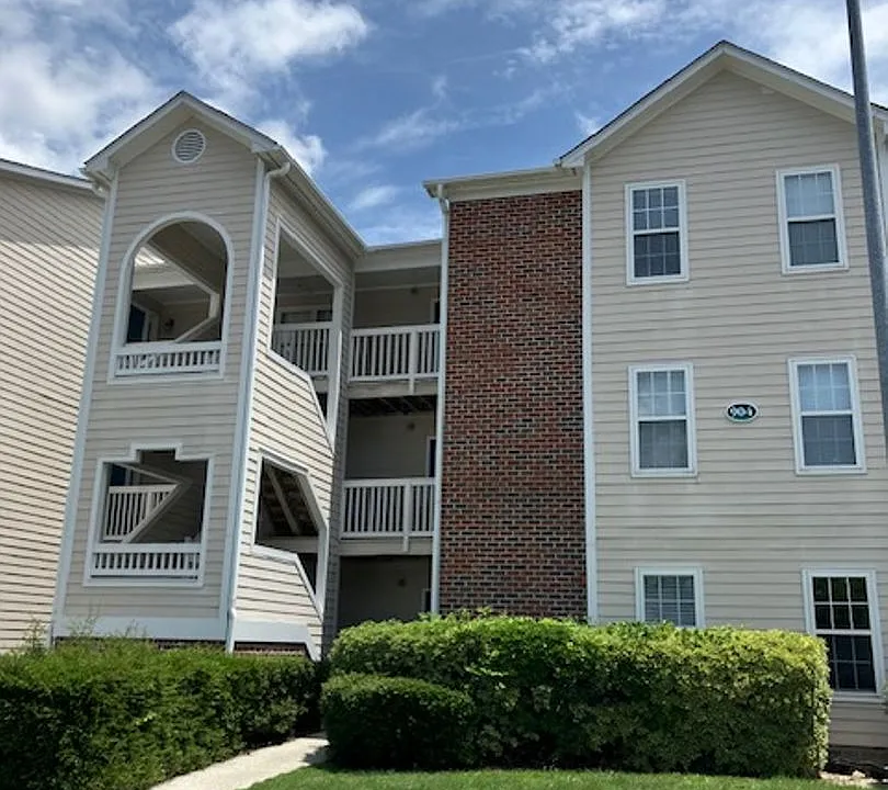 904 Litchfield Way #J