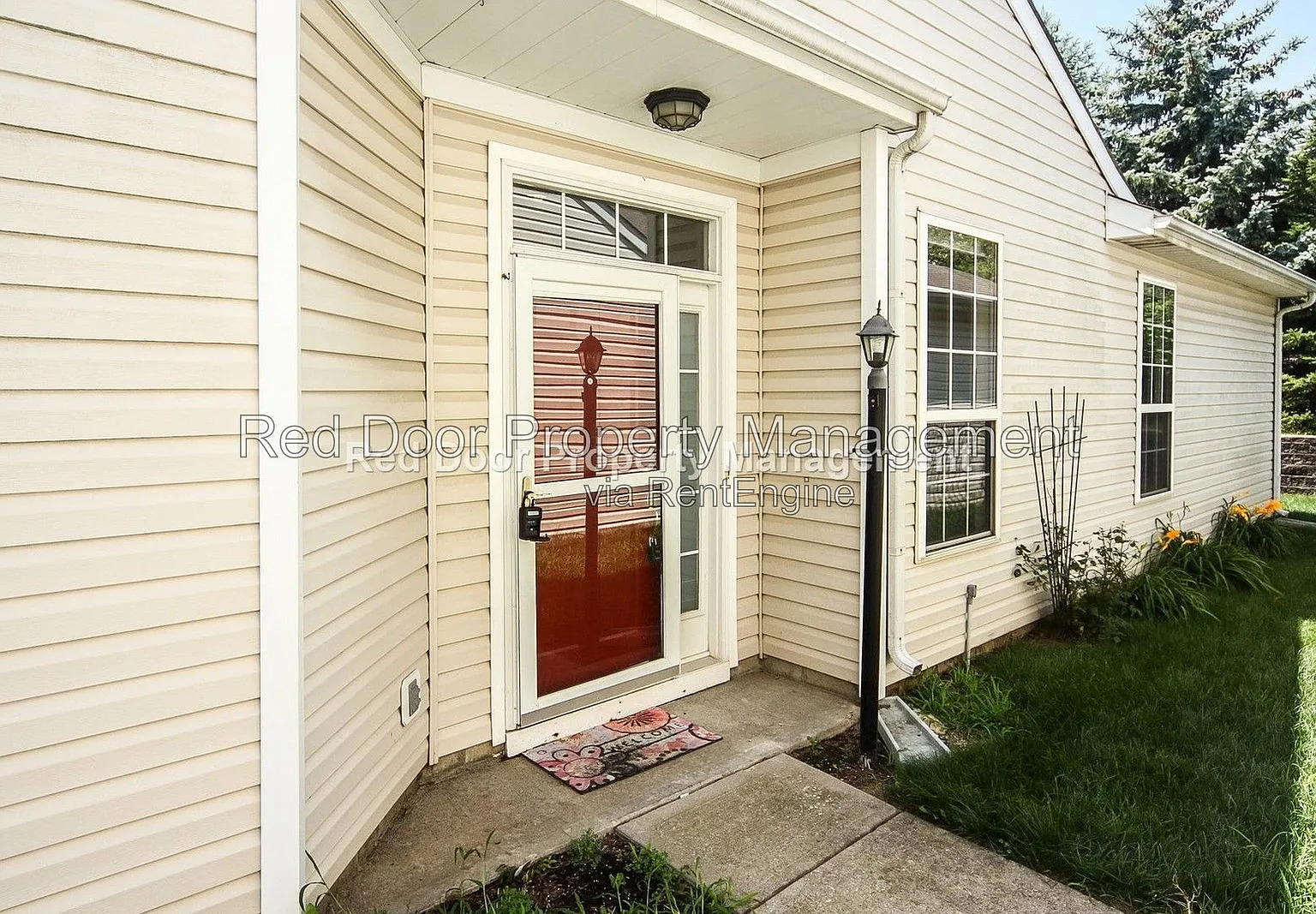 2 bed, 1.5 bath, 1156 sqft, $1,895 — Photo 2