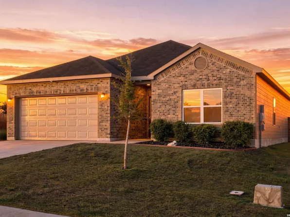 19916 Doc Holiday Dr, Lytle, TX 78052