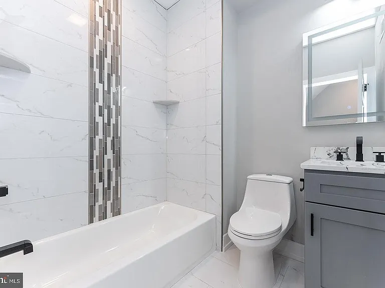 2127 N Randolph St — Photo 23