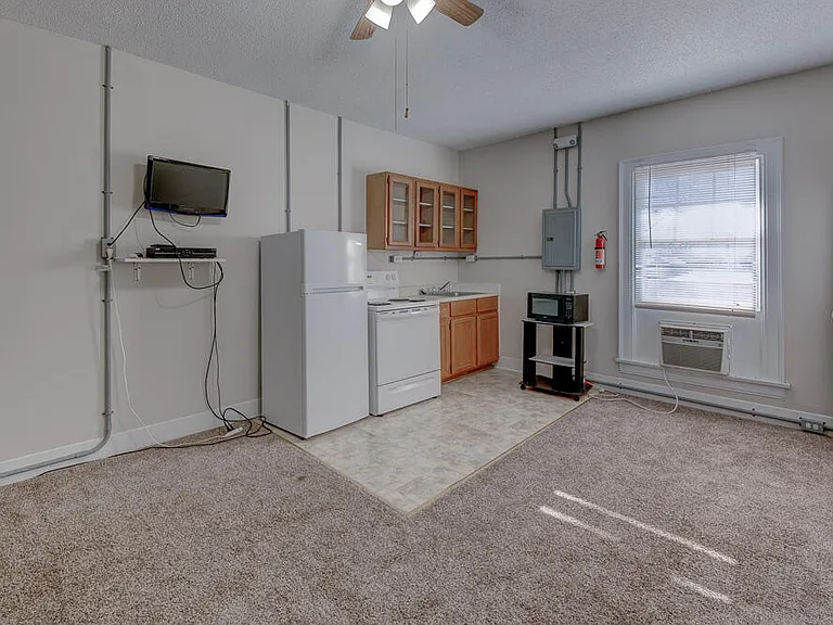 820 Oak St #4 — Photo 2