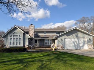 37330 Valley Rd, Oconomowoc, WI 53066
