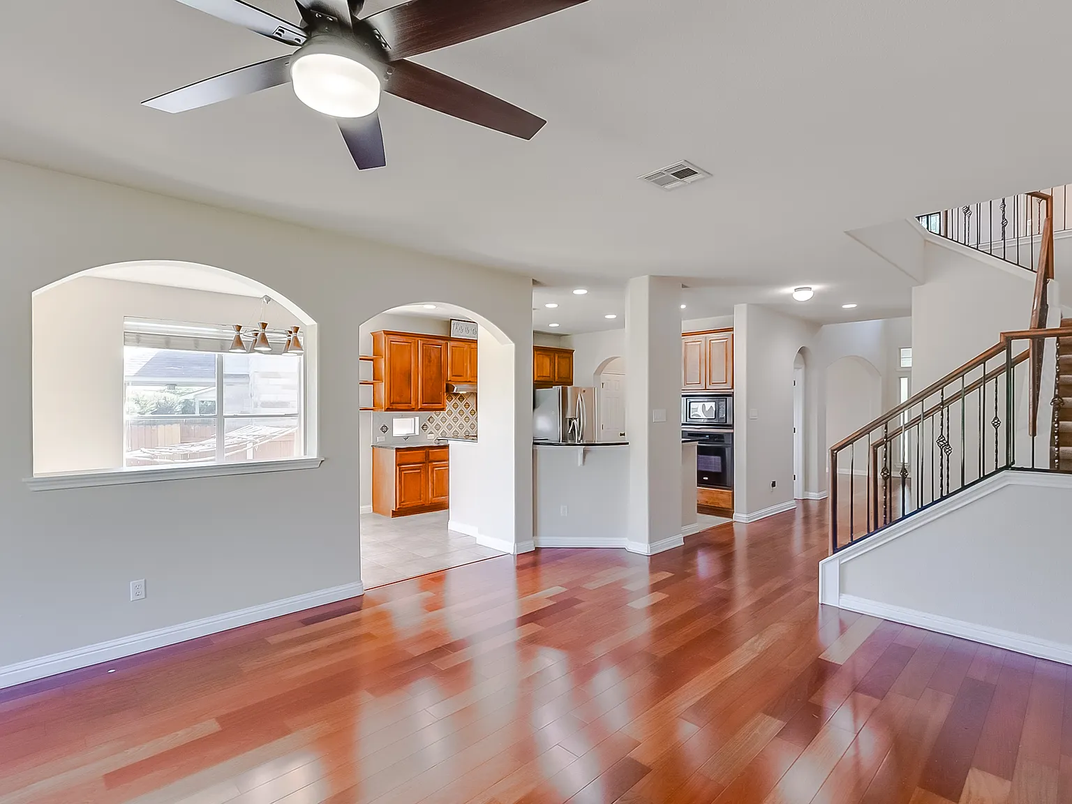 4 bed, 2.5 bath, 3150 sqft, $2,645 — Photo 3