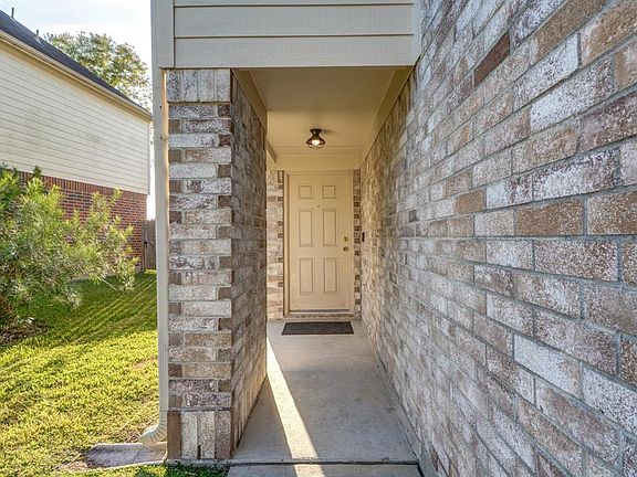 3rd image of 20807 Foxwood Glen Ln