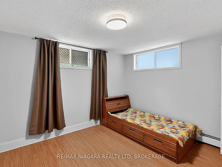 12 Sheppard Cres — Photo 20