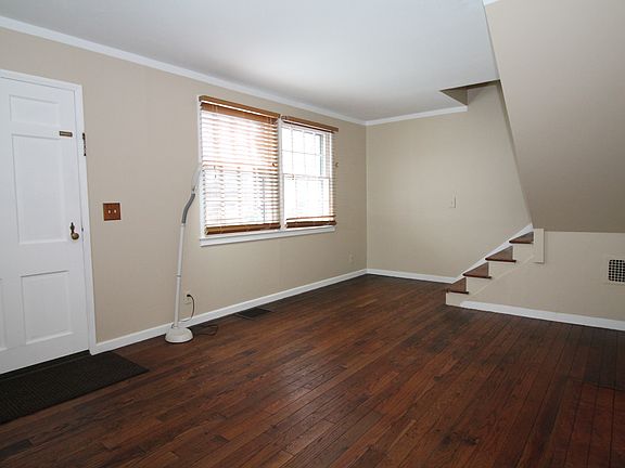3rd image of 586 Kenbrook Dr