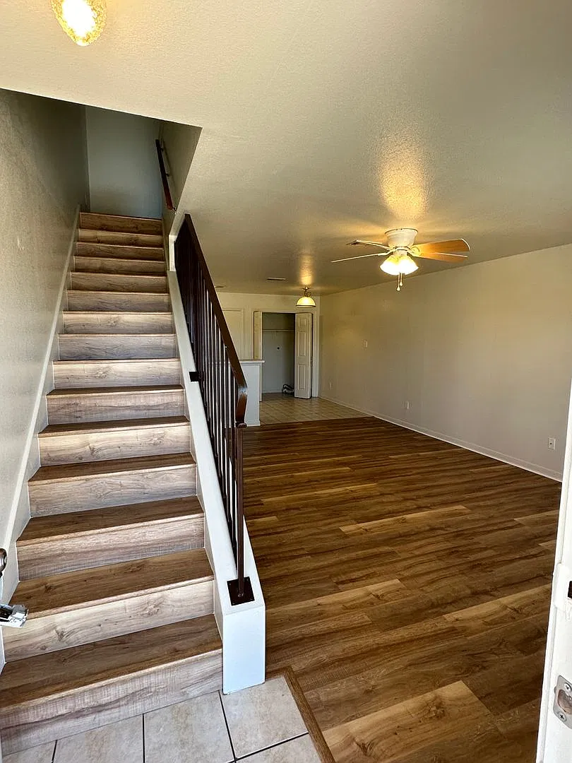 709 S Amy Ln — Photo 2