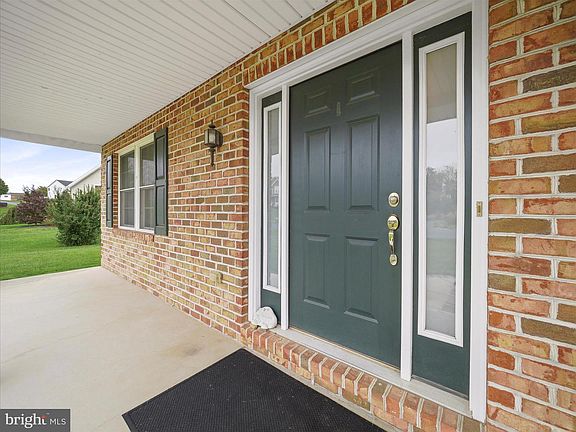 4th image of 290 Leedy Way W #W
