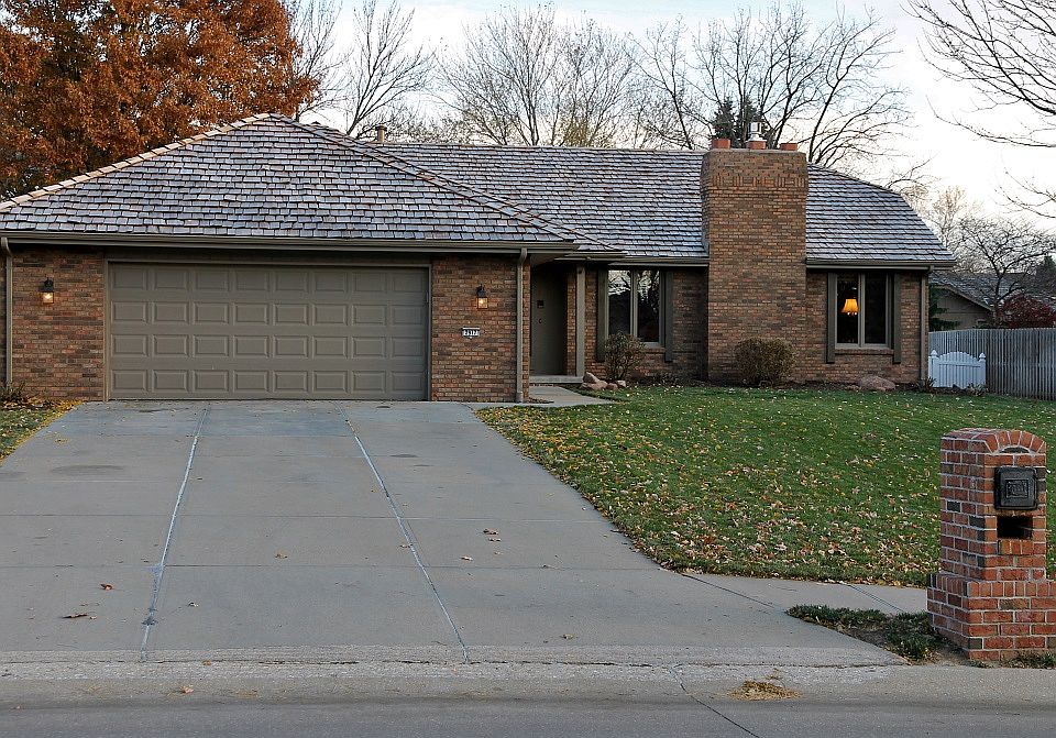 1st image of 2917 S 165th Ave