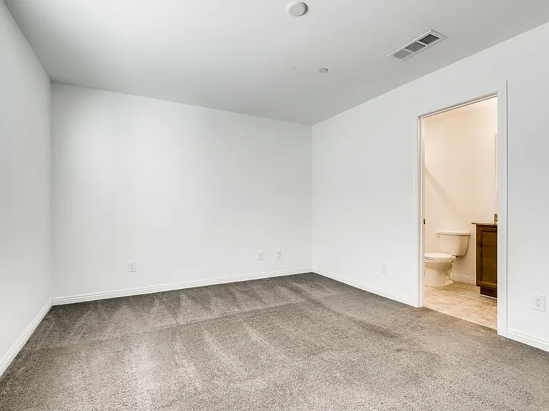 4496 Pencester St — Photo 17