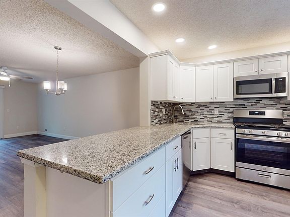 4th image of 31 Greenwich Dr #31