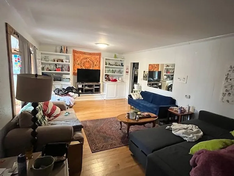 202 E Dodds St — Photo 3