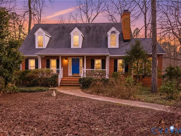 4727 Rieves Pond Dr, Chester, VA 23831