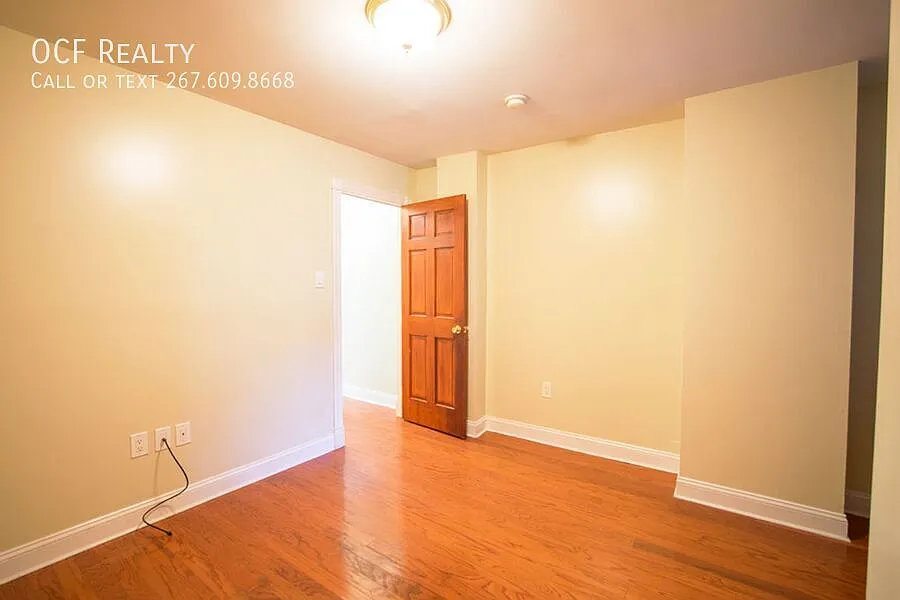 Two Bed East Passyunk Apartment — Photo 4