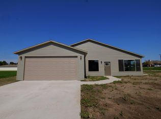 841 33rd St, Spirit Lake, IA 51360